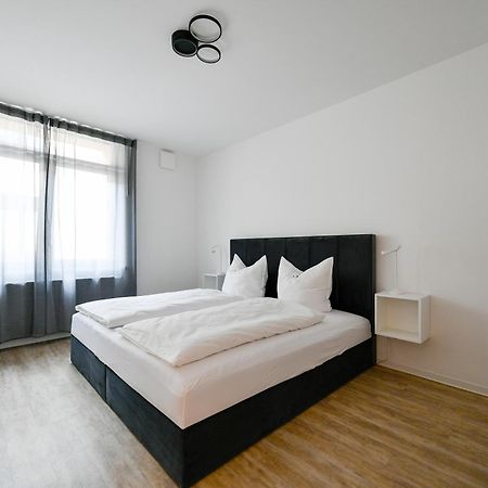 Ferienwohnungen Am Theater - Modern, Zentral Und Ruhig Mit Kueche, Waschtrockner, Netflix, Wlan Und Parkplatz- 2 Zimmer, 52 Qm Cottbus Bagian luar foto