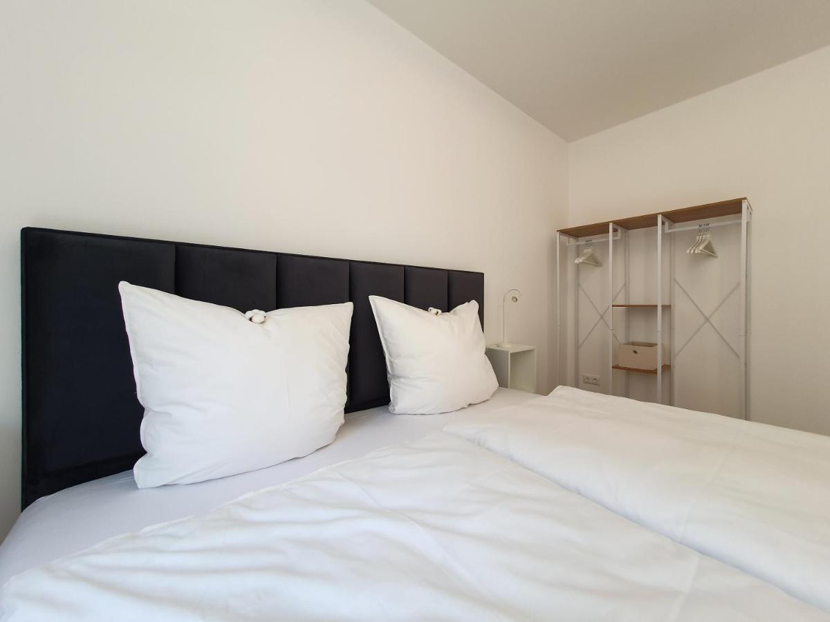 Ferienwohnungen Am Theater - Modern, Zentral Und Ruhig Mit Kueche, Waschtrockner, Netflix, Wlan Und Parkplatz- 2 Zimmer, 52 Qm Cottbus Bagian luar foto
