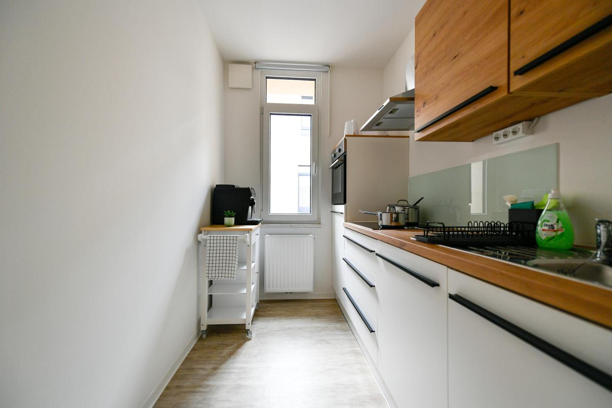 Ferienwohnungen Am Theater - Modern, Zentral Und Ruhig Mit Kueche, Waschtrockner, Netflix, Wlan Und Parkplatz- 2 Zimmer, 52 Qm Cottbus Ruang foto